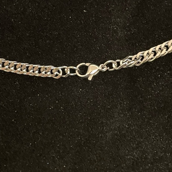 Cuban Link 24 inch Necklace - Picture 5 of 8
